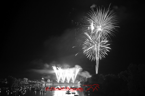 saginaw-fireworks-infrared-2011_10-11