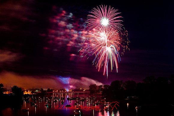 saginaw_fireworks-2008_12