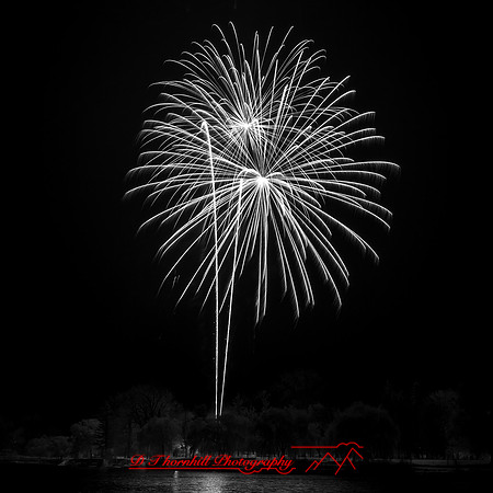 Saginaw Infrared Christmas Fireworks 2018 008