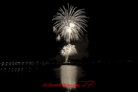 fireworks-christmas-2008_03-nik.jpg